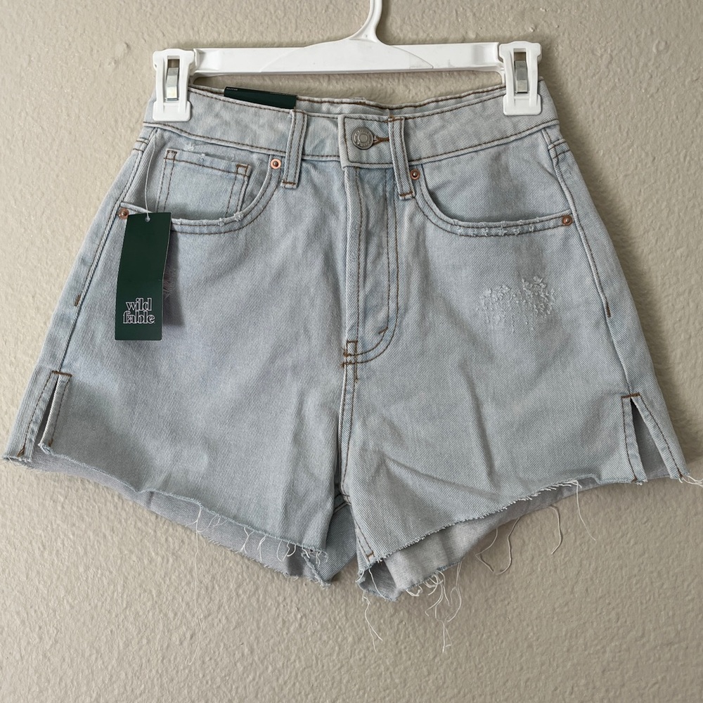 NWT Wild Fable Cutoff High Waist Light Wash Jean Shorts Size 00 2.5” Inseam